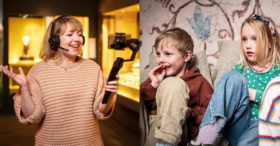 Tudelad bild på en museipedagog som ger en digital visning i utställningarna samt på barn som sitter mot en vägg och lyssnar