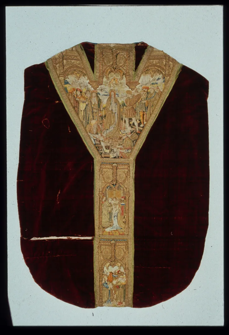 Red mantle with goldens detials