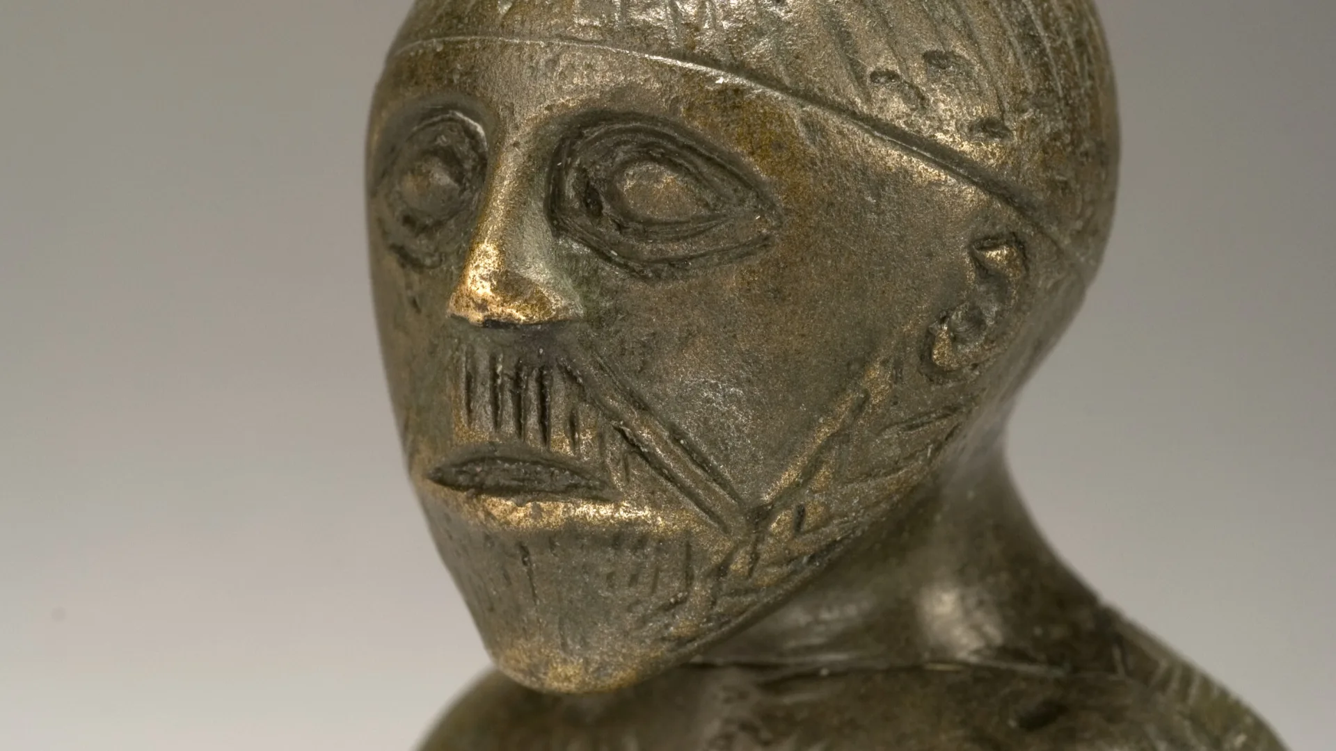 Albökemannen. En figurin i brons.