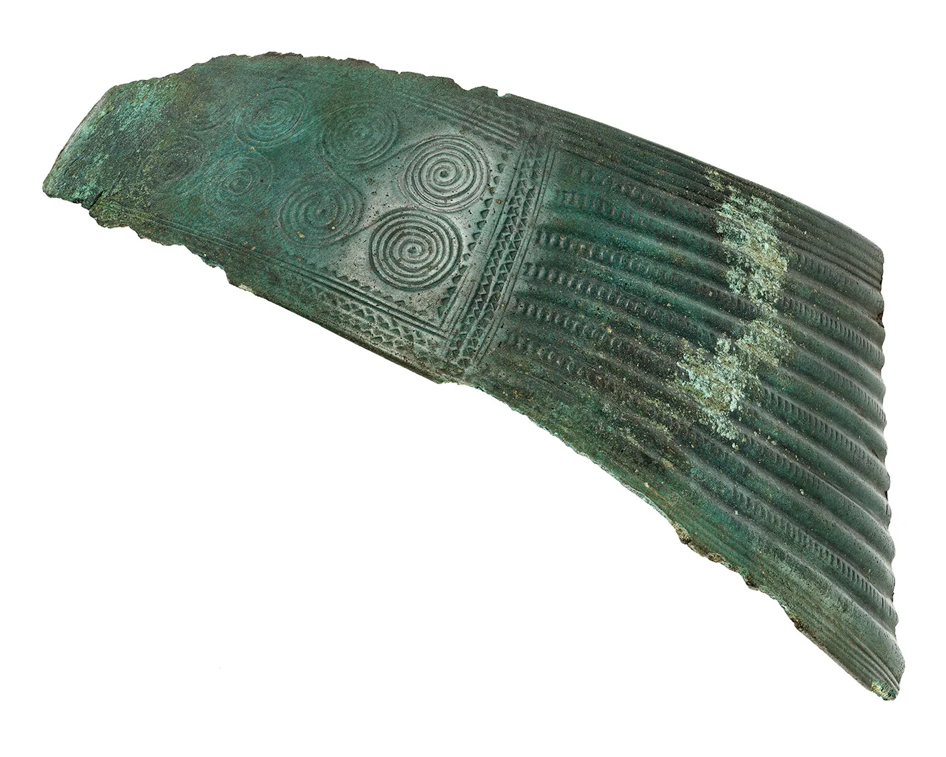 Bronsföremål med dekorationer