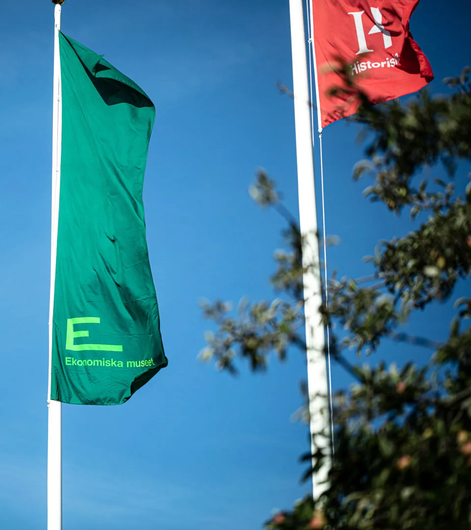The flag of the Swedish History Museum and the flag of the Economic Musuem