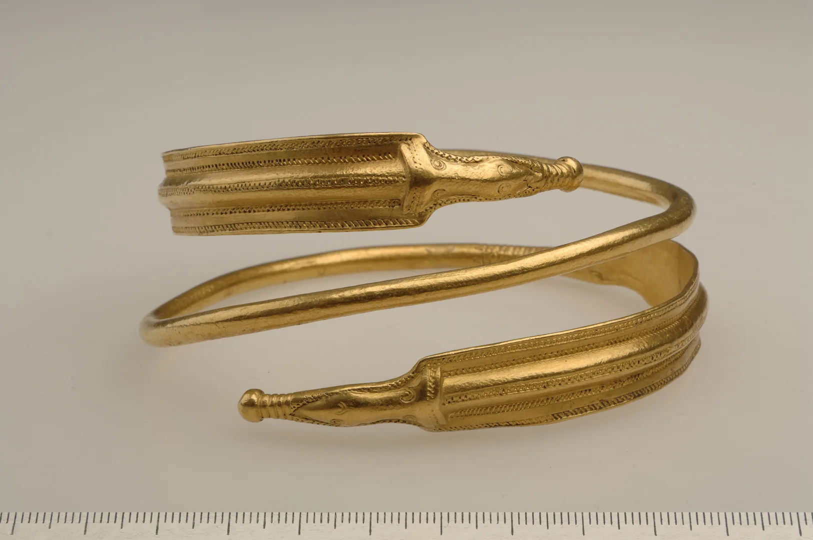 Guldring i två varv.