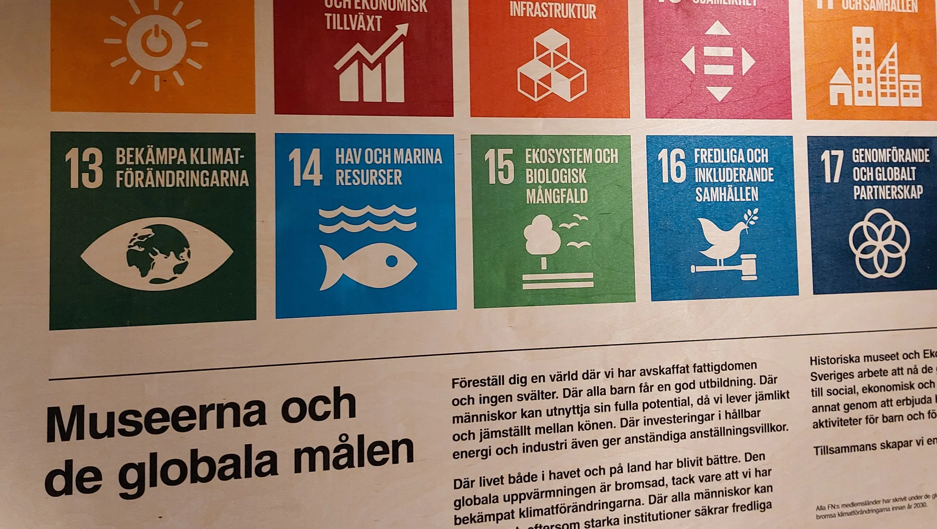 Skylt med Globala målen på Historiska museet.