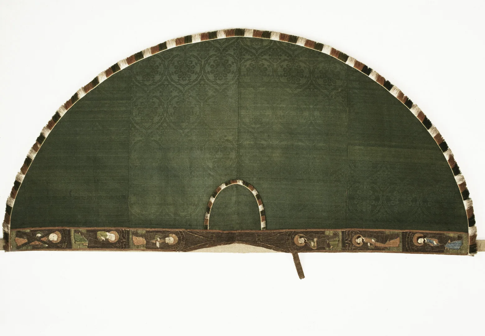 A green, semicircular cape.