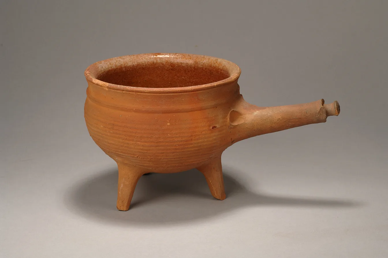 Ceramic pot with three legs