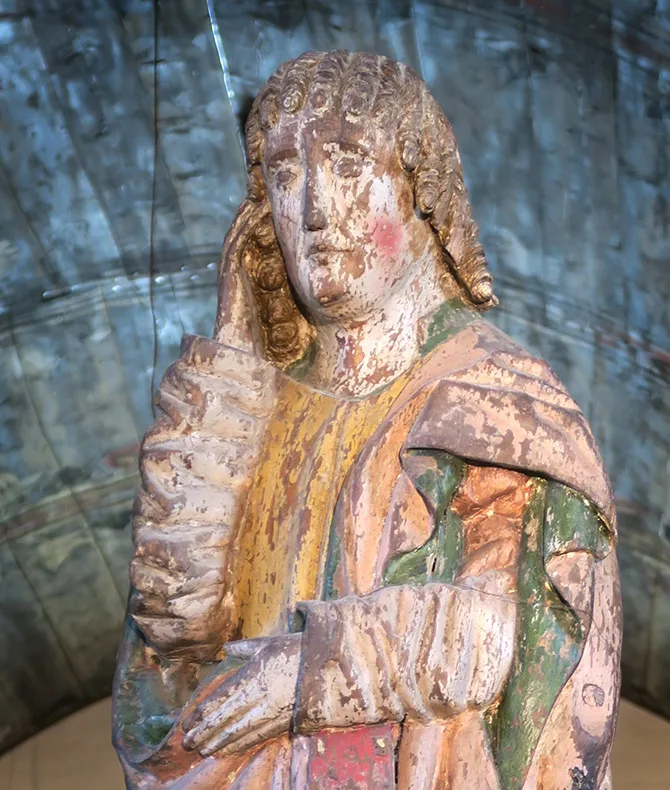 Träskulptur av Johannes