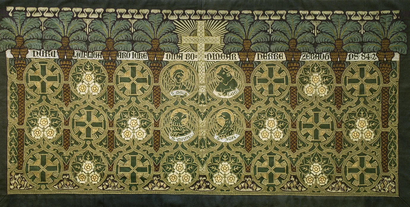 Ett grönt antependium med kors, cirklar och palmer