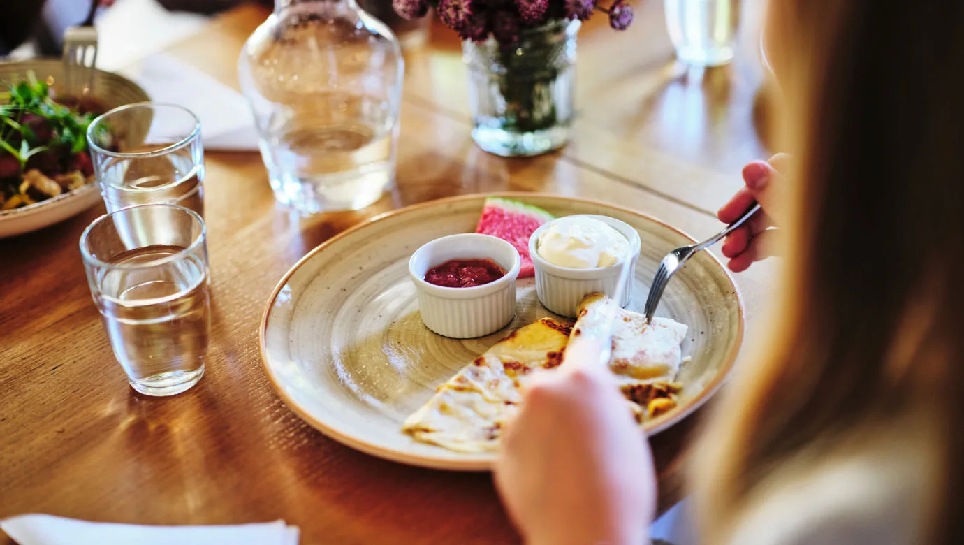 A plate with pancakes.