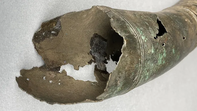 Delar av ett brånsålders-blåshorn