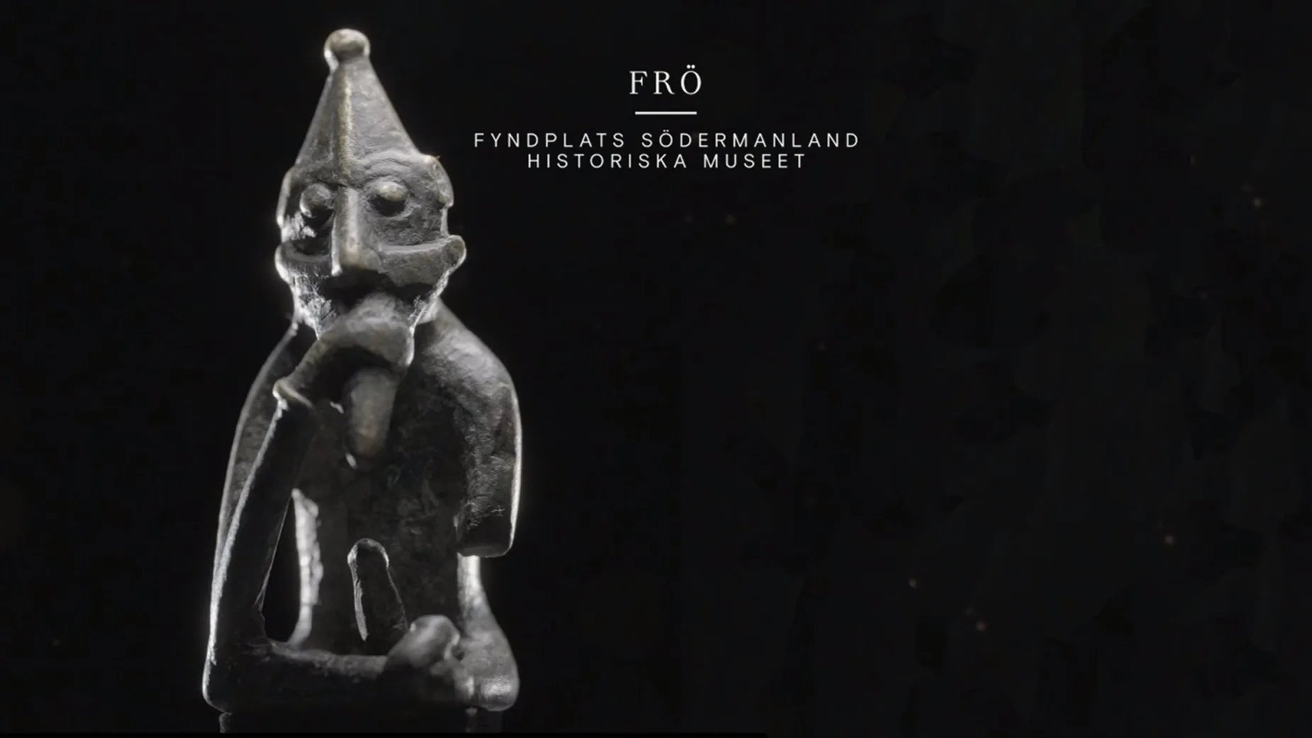 En figur som föreställer Frej. Har en spetsig luva.