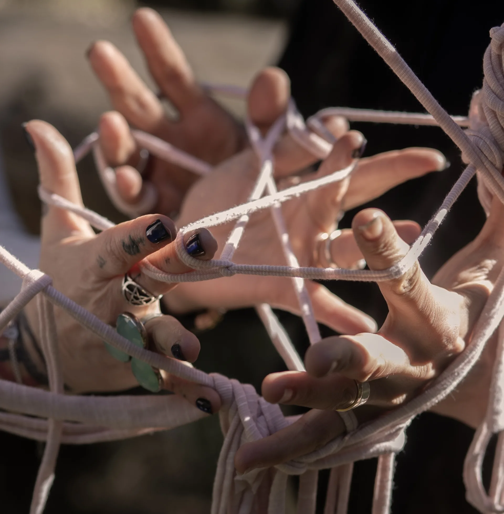 Hander-som-vaver_foto-Anna-Dvrnik