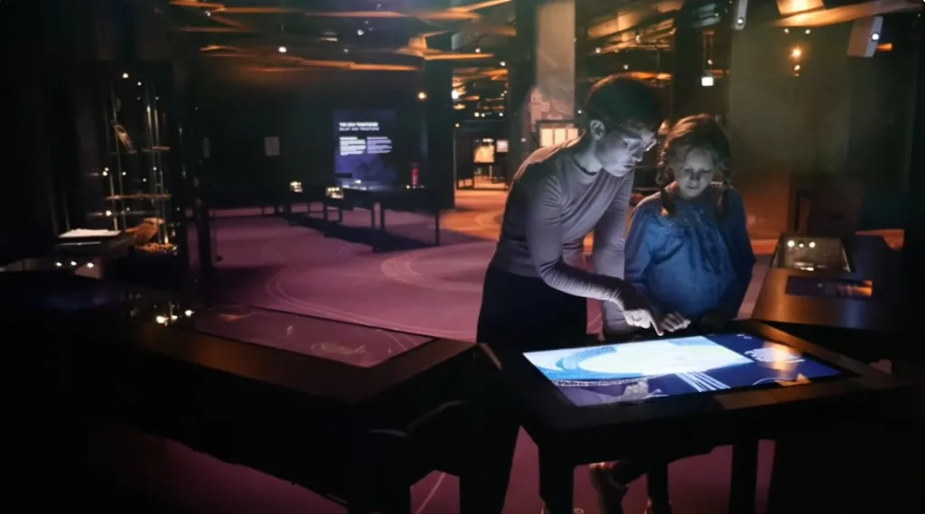 Besökare i utställningen Vikingarnas värld