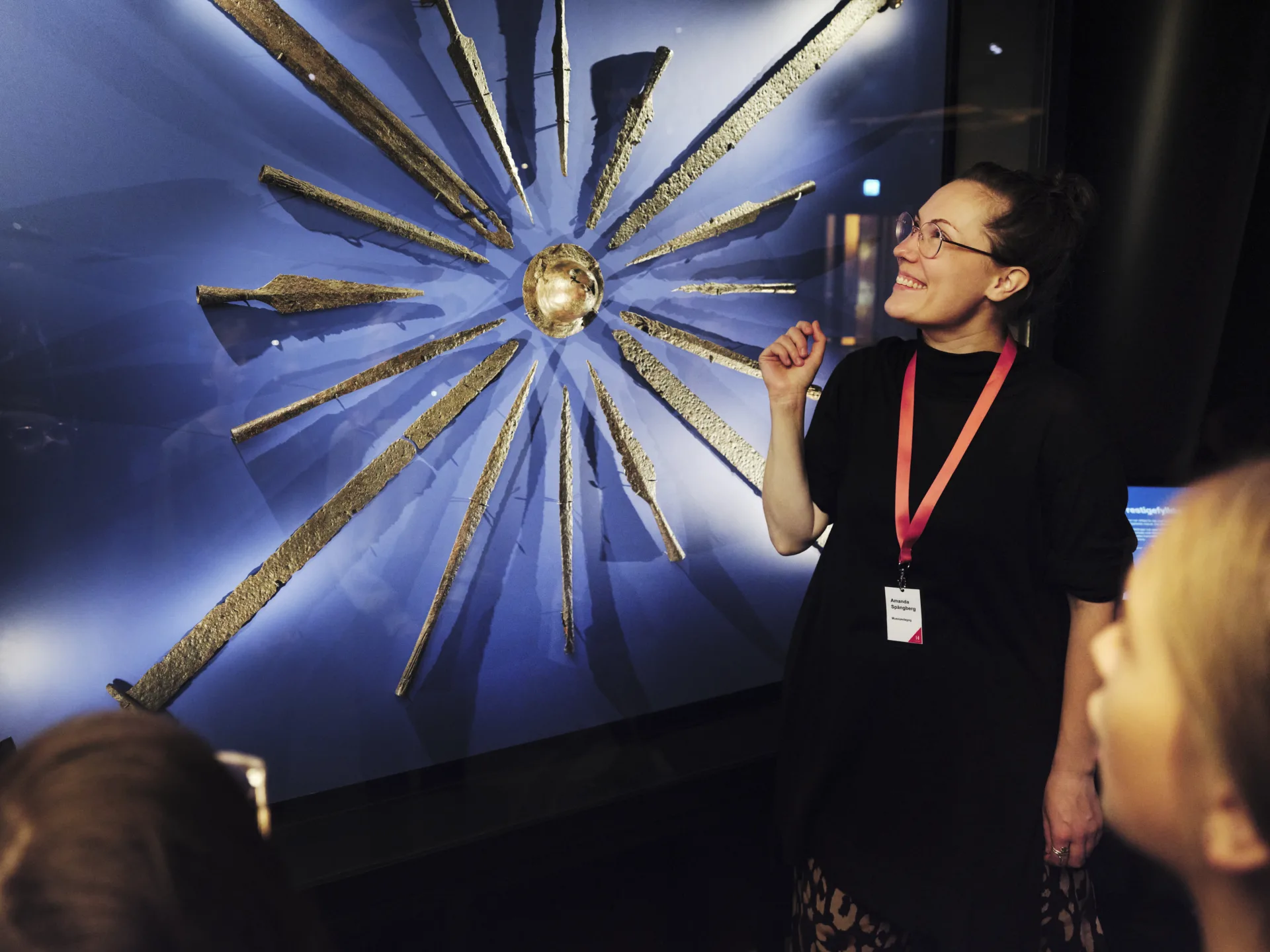 Pedagog visar Vikingarnas värld.